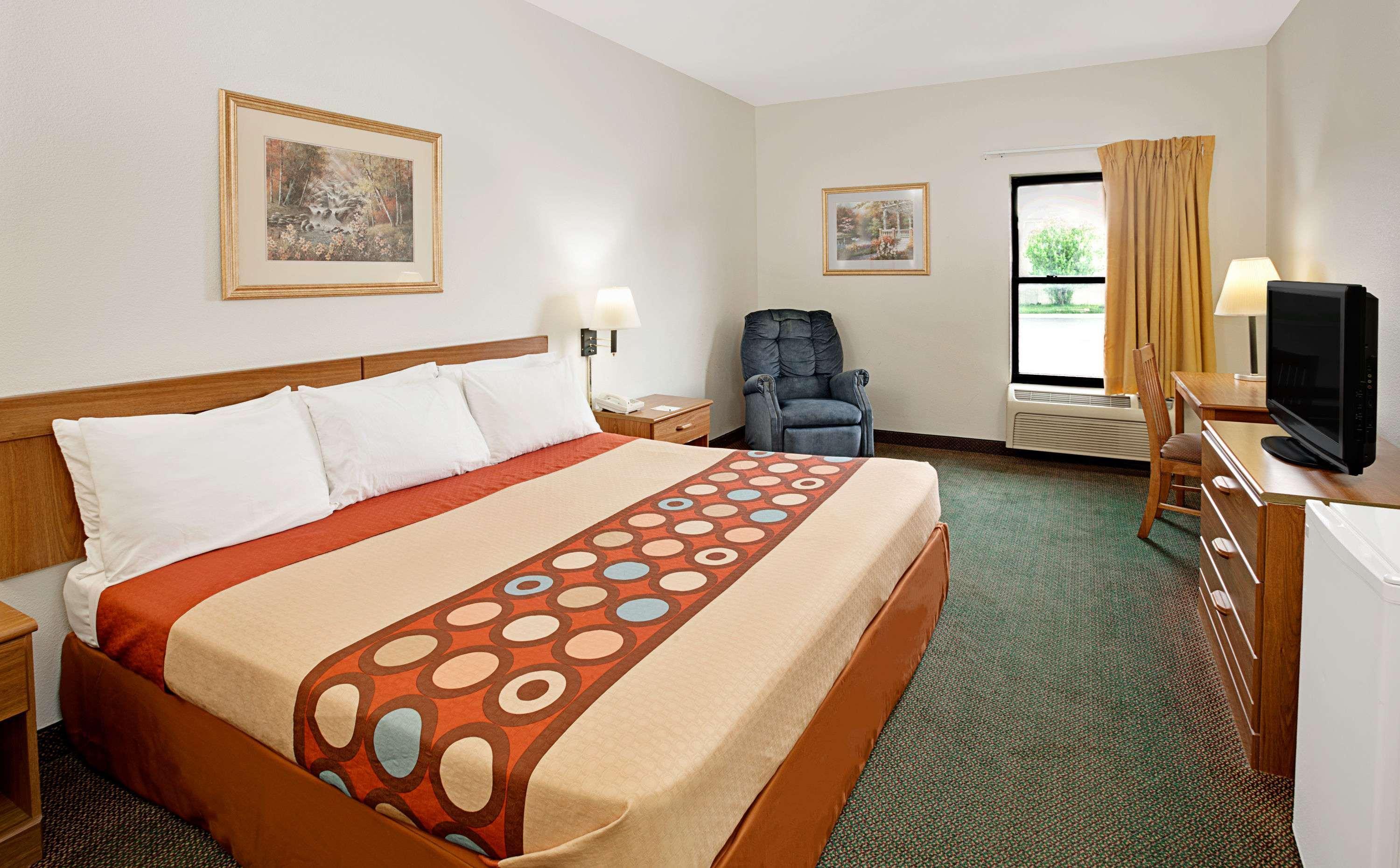 ซูเปอร์ 8 บาย วินด์แฮม แฮมป์เชียร์ อิลลินอยส์ Hotel Hampshire ภายนอก รูปภาพ