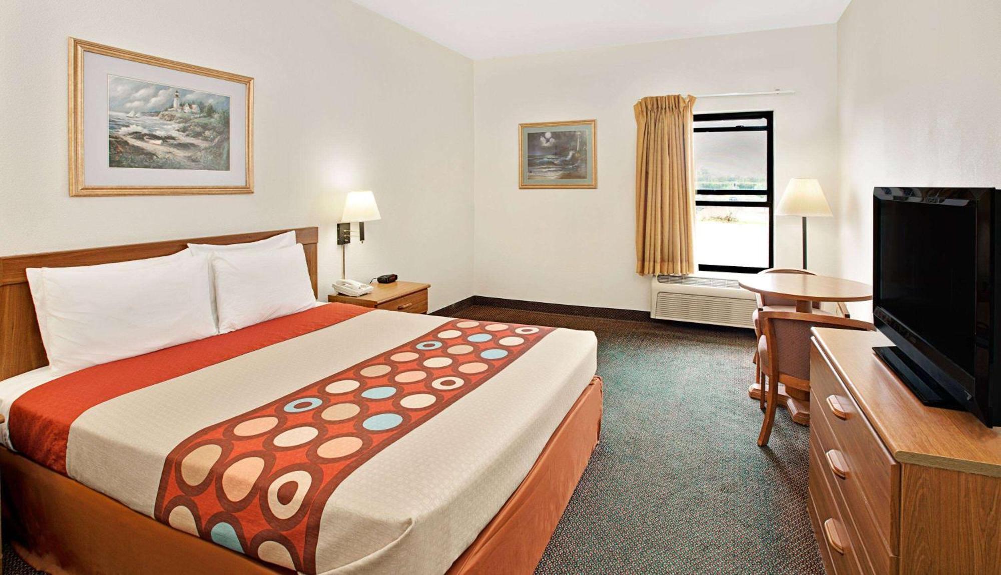 ซูเปอร์ 8 บาย วินด์แฮม แฮมป์เชียร์ อิลลินอยส์ Hotel Hampshire ภายนอก รูปภาพ