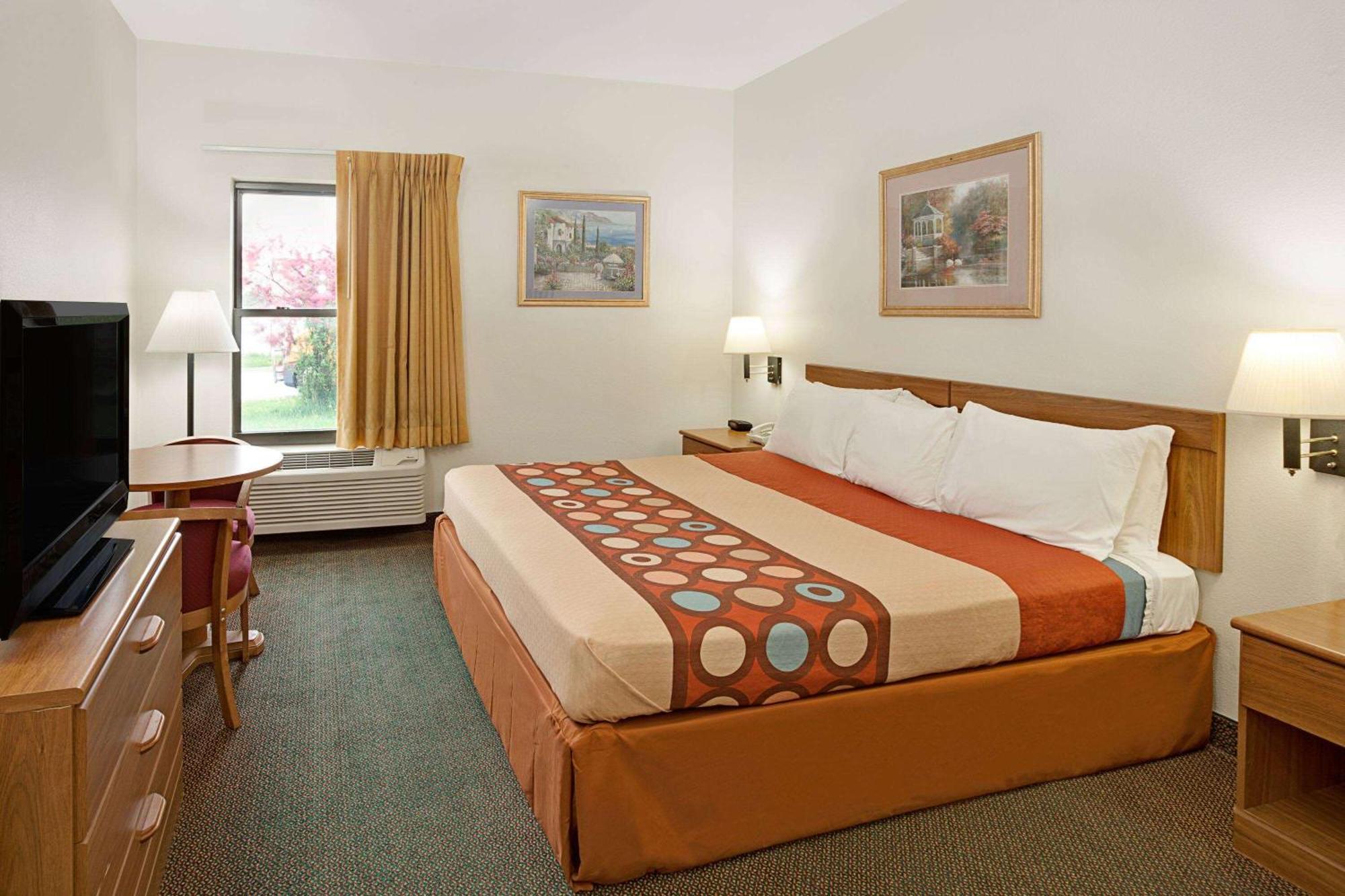 ซูเปอร์ 8 บาย วินด์แฮม แฮมป์เชียร์ อิลลินอยส์ Hotel Hampshire ภายนอก รูปภาพ